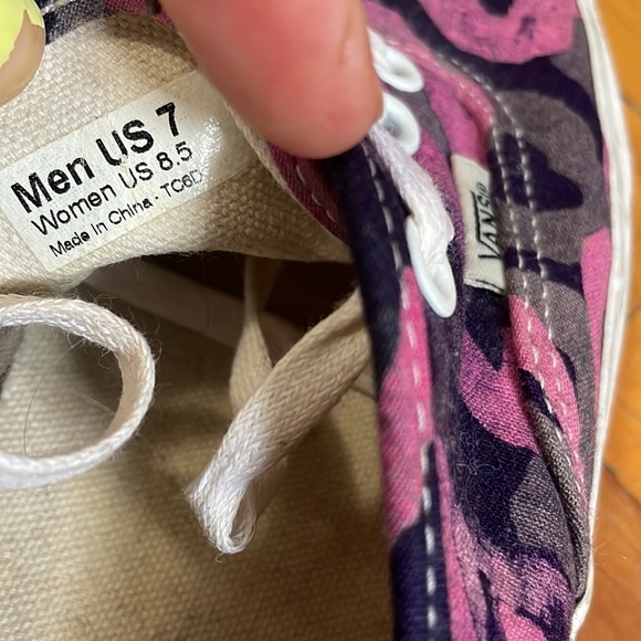 Della LA Batik Hearts VANS - ✨Like New✨ Sneakers - Picture 5 of 5